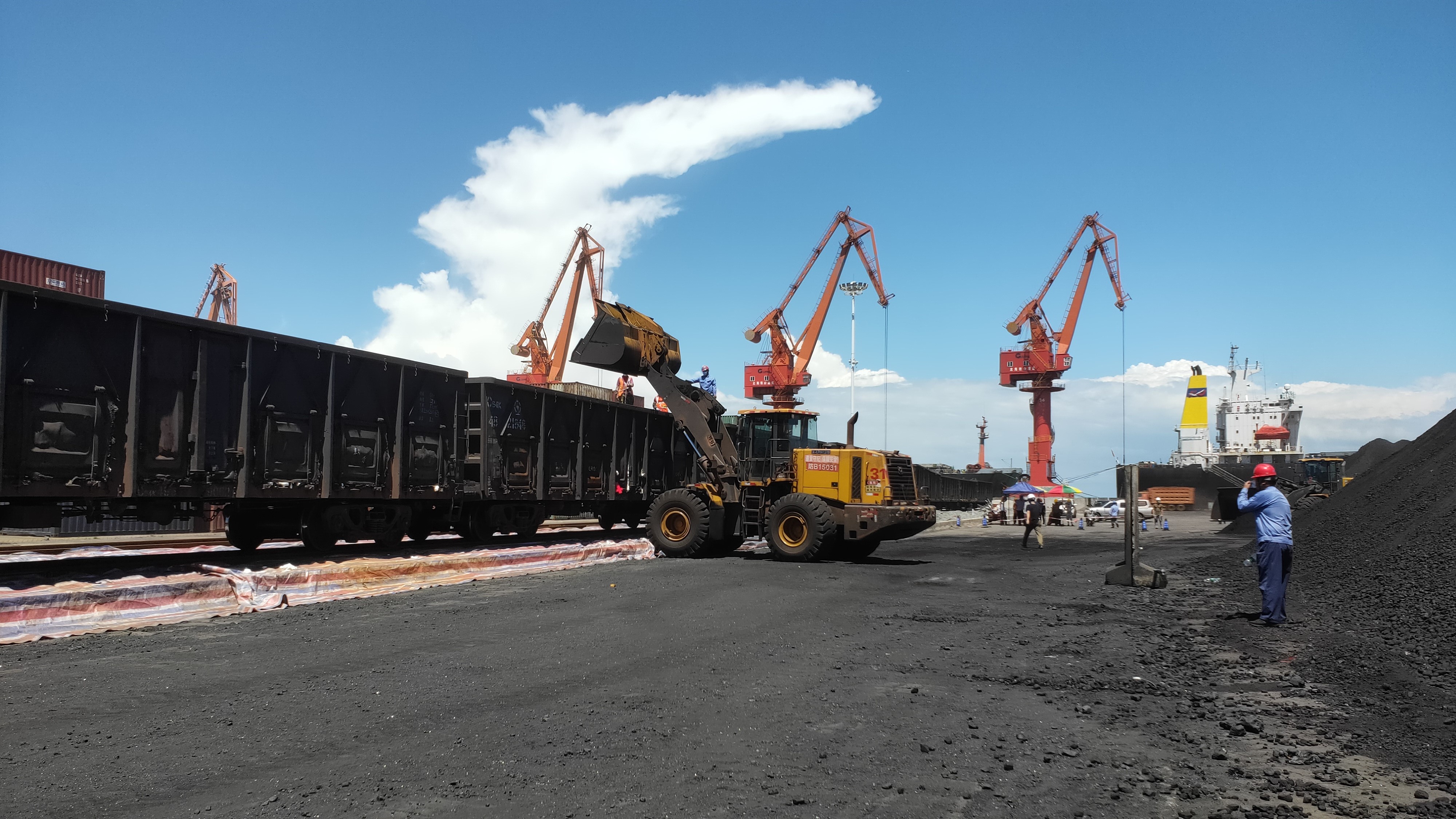 北海港区铁山港进港铁路煤炭发运量突破100万吨