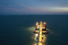 北部湾港钦州港区30万吨级油码头顺利通电
