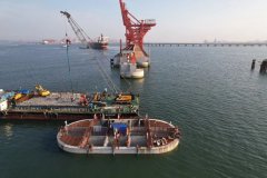 “定海神针”今天入海丨赤沙作业区2号泊位首座沉箱成功出运安装