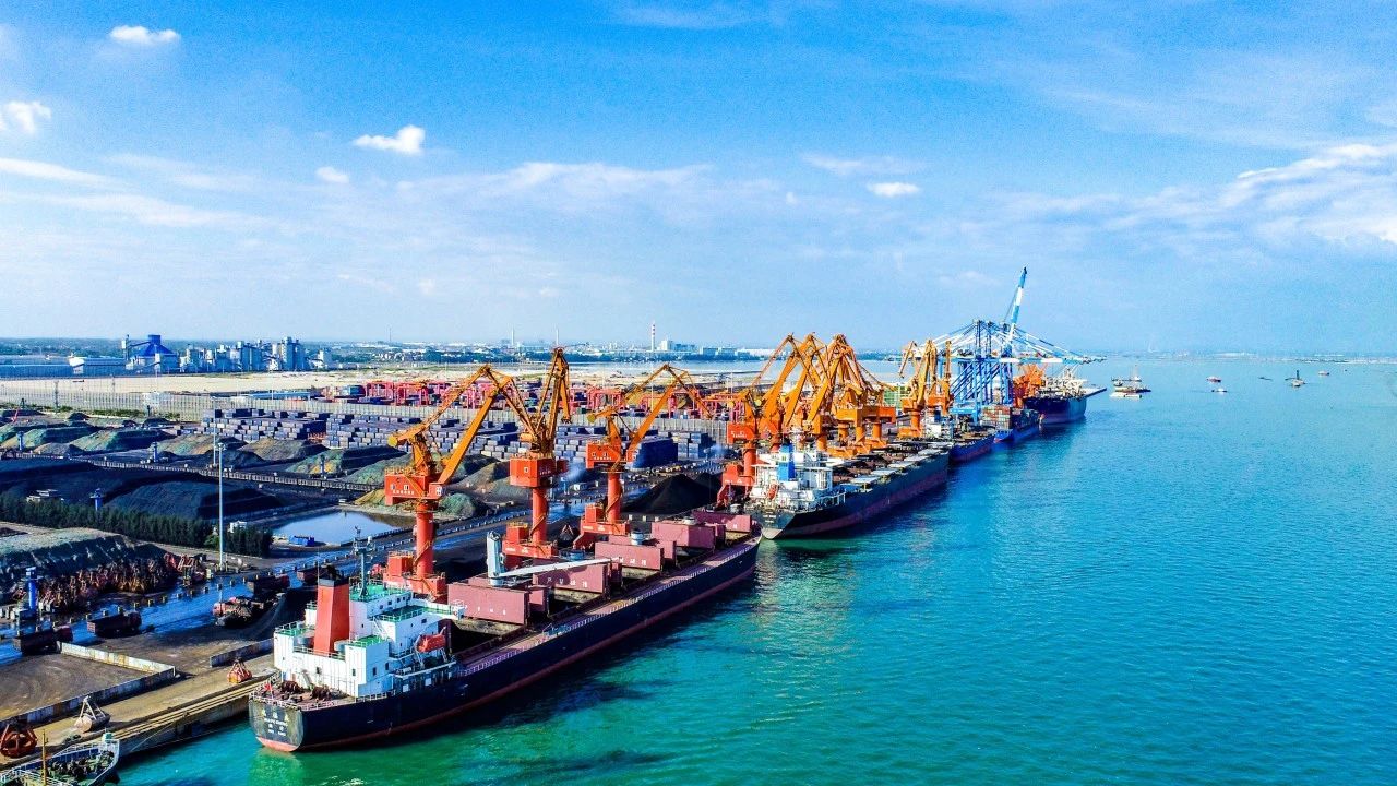 服务实体经济高质量发展丨北海码头高效接卸玖龙纸业首船煤炭