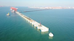 防城港企沙港区赤沙作业区1号、2号泊位工程码头水工主体结构通过交工验收