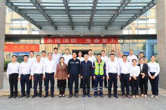 “人民工匠”许振超走进北部湾港